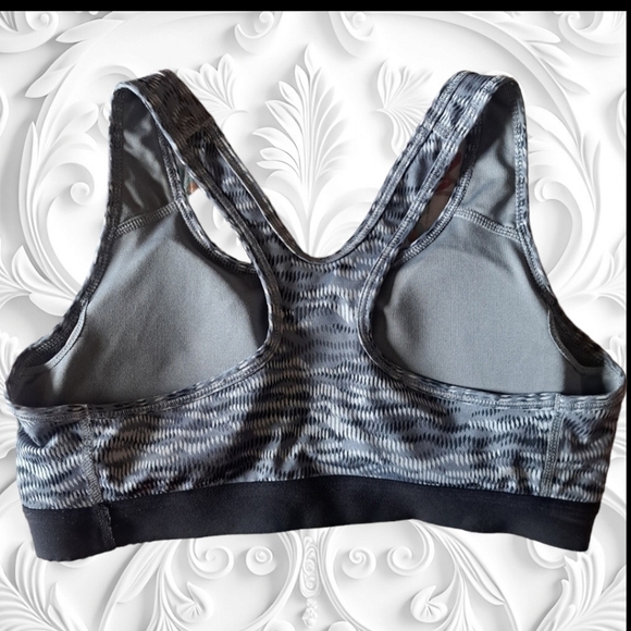 Nike PRO CLASSIC Pad RFLCT Dri-Fit Bra Size Medium NWOT - Picture 6 of 6